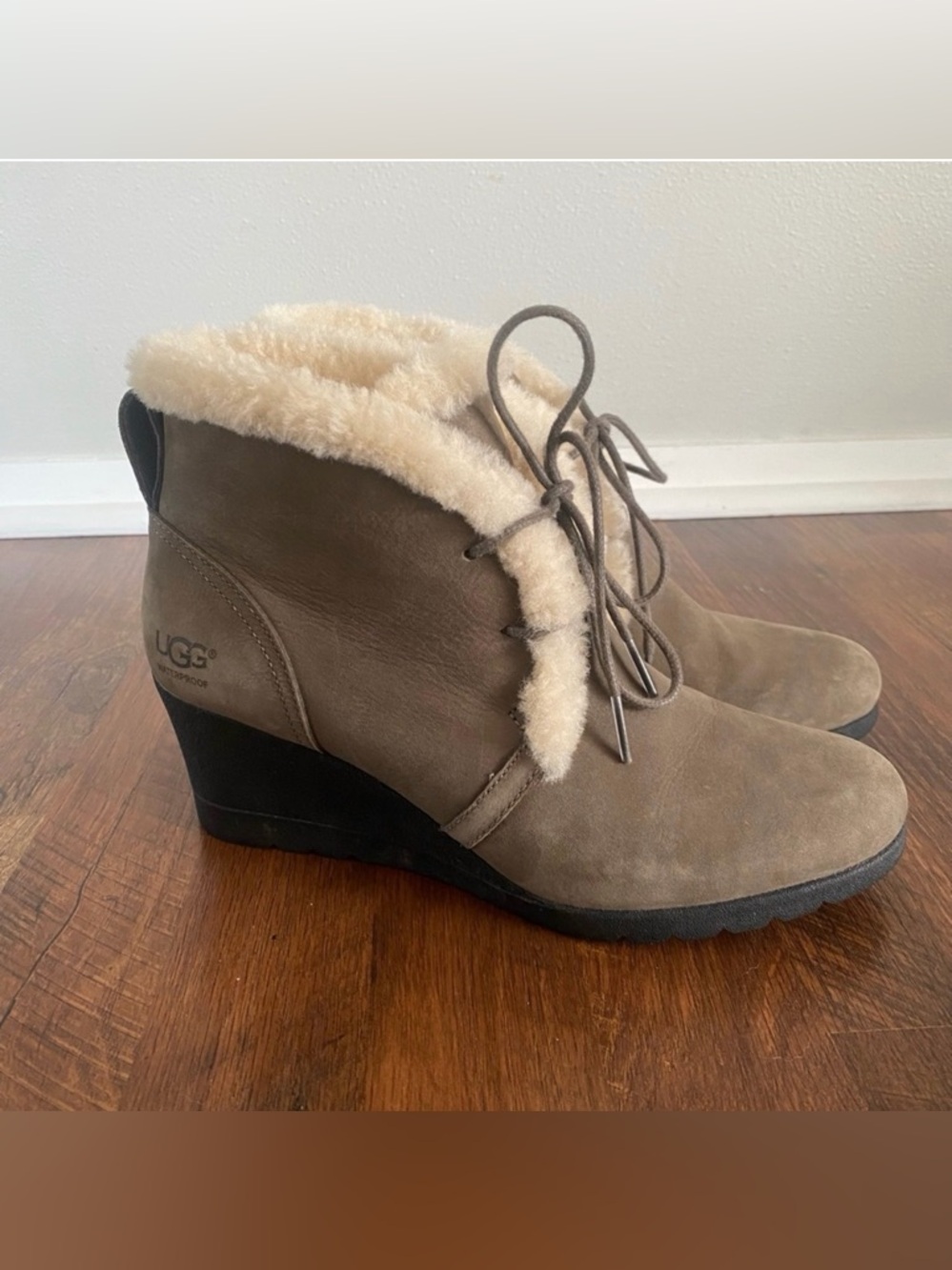 UGG Jeovana Womens Suede Waterproof Wedge Winter Ankle Boots *like NEW* sz 8.5